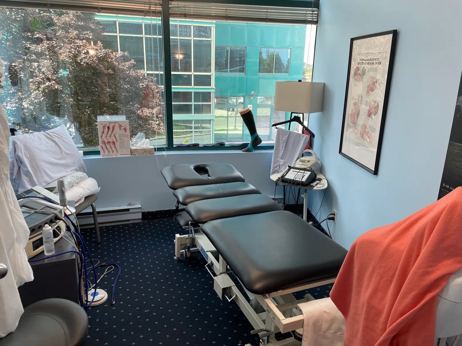 Spinal decompression room